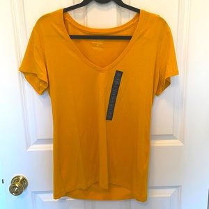 New with tags Banana Republic Tshirt - Size L